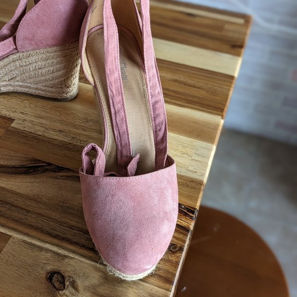 Shoes - Picture 2 of 5